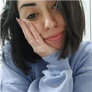 Docente di sostegno impartisce lezioni di inglese per bambini, studenti di scuola media e superiore, studenti universitari e adulti